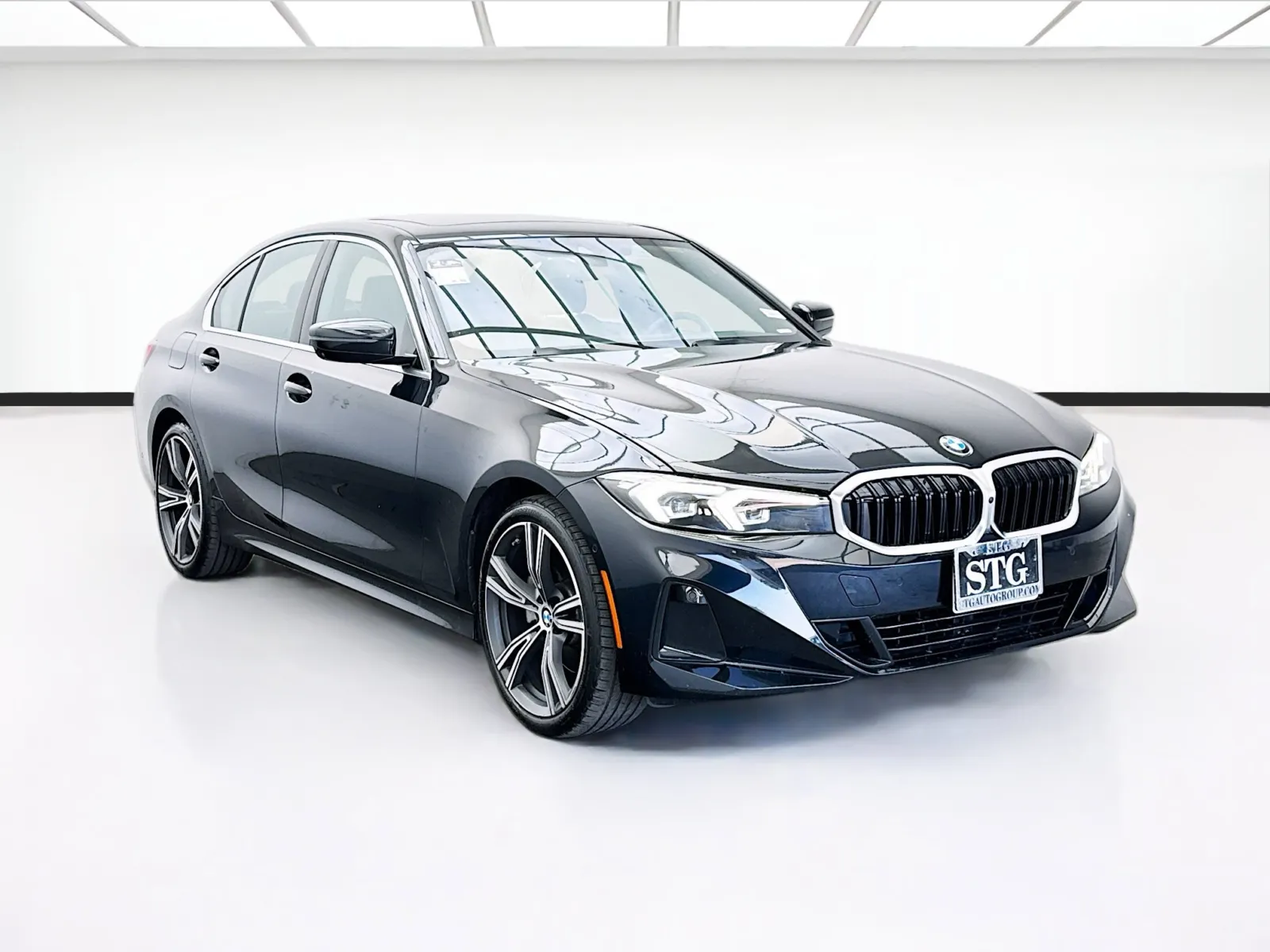 BMW 3 Series photo 3