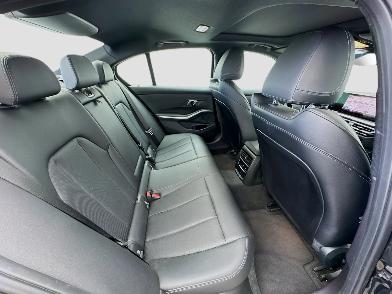 BMW 3 Series photo 19