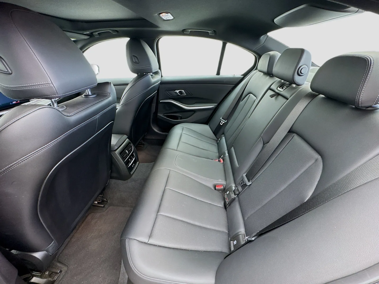 BMW 3 Series photo 16