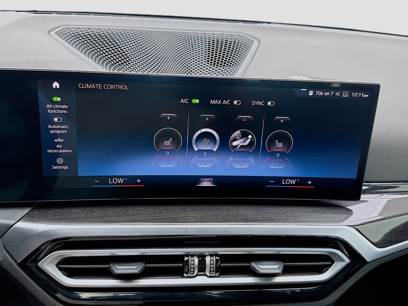 BMW 3 Series photo 12