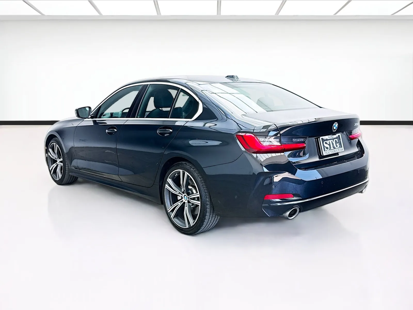 BMW 3 Series photo 6
