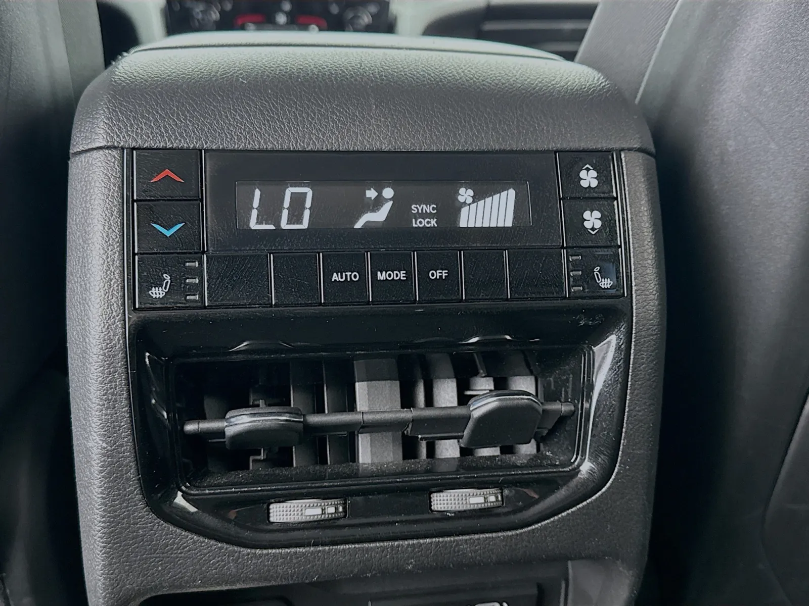 Jeep Grand Cherokee L photo 17