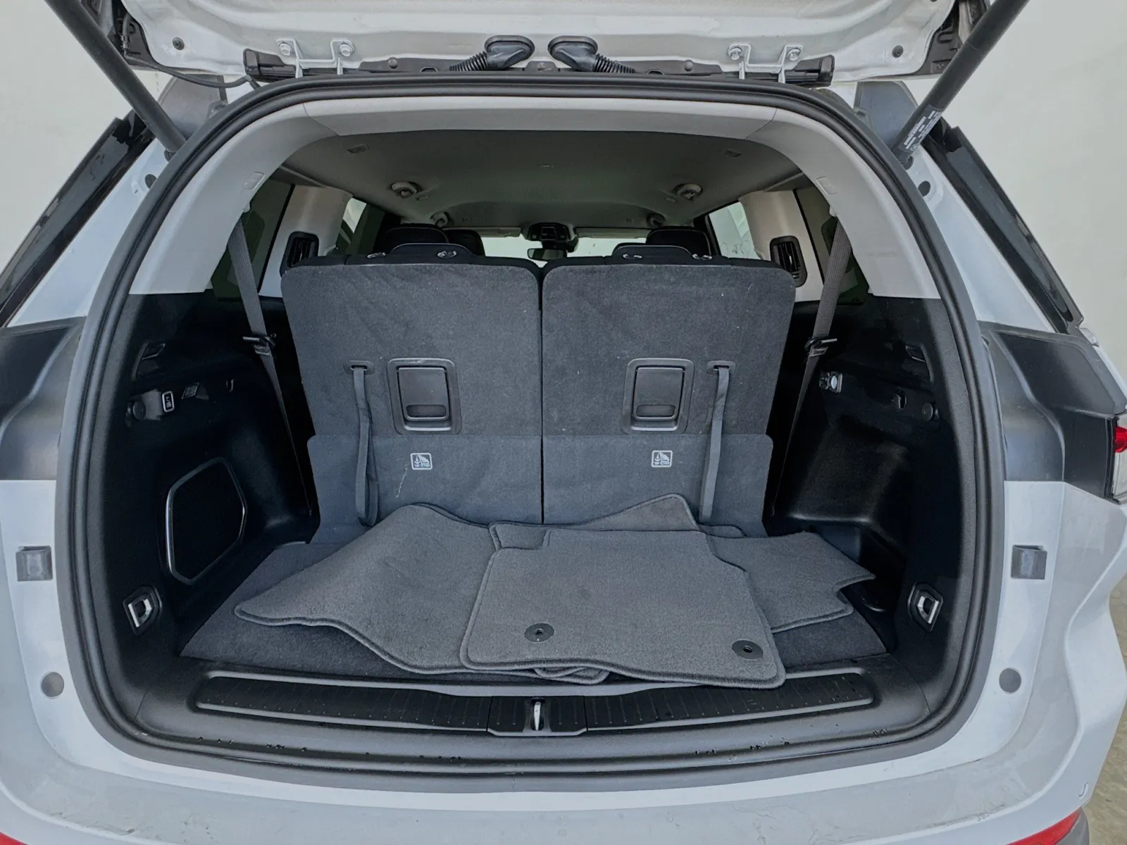 Jeep Grand Cherokee L photo 18
