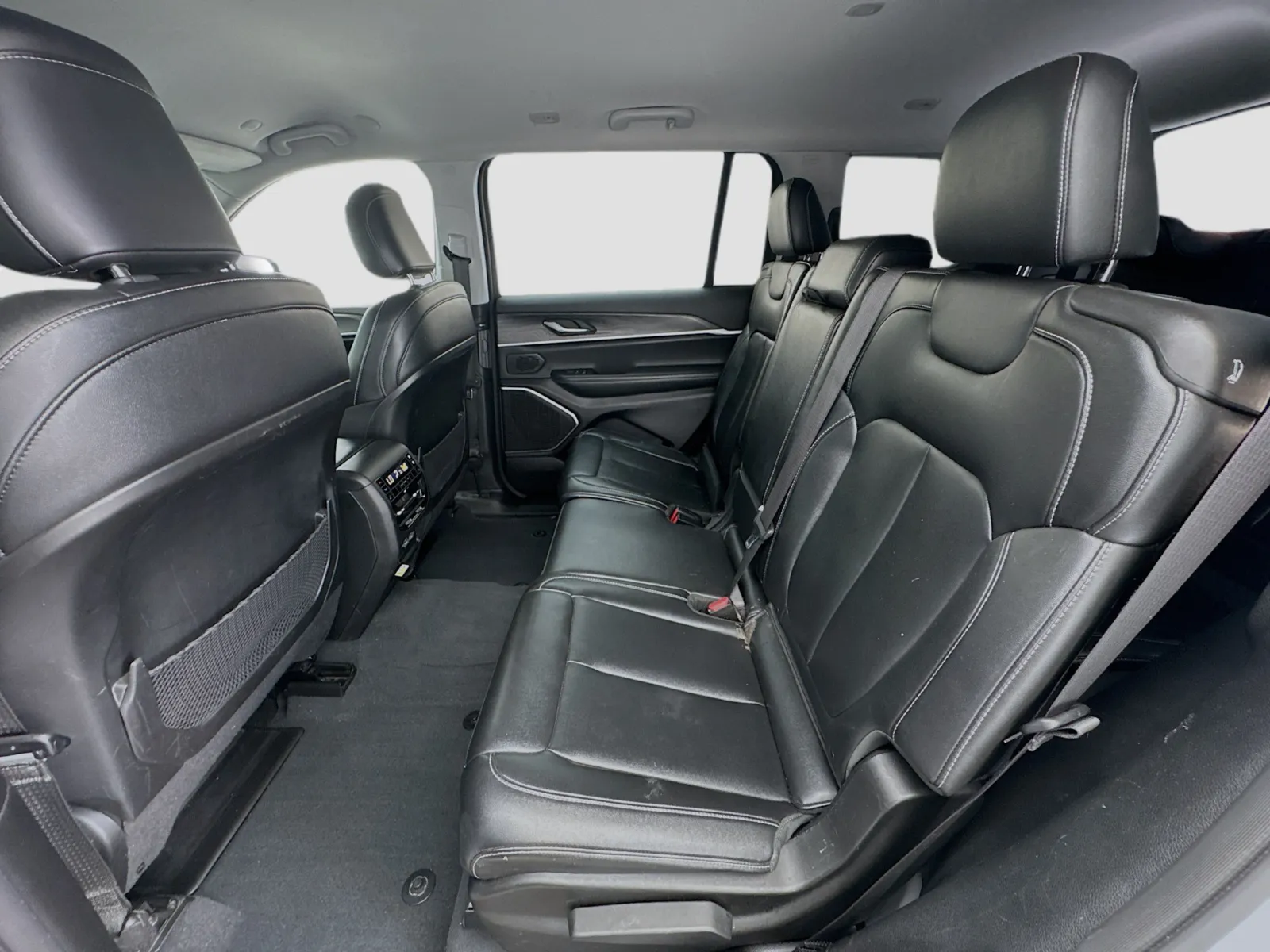 Jeep Grand Cherokee L photo 15
