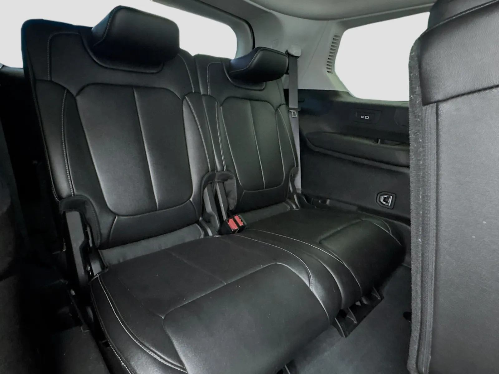 Jeep Grand Cherokee L photo 19