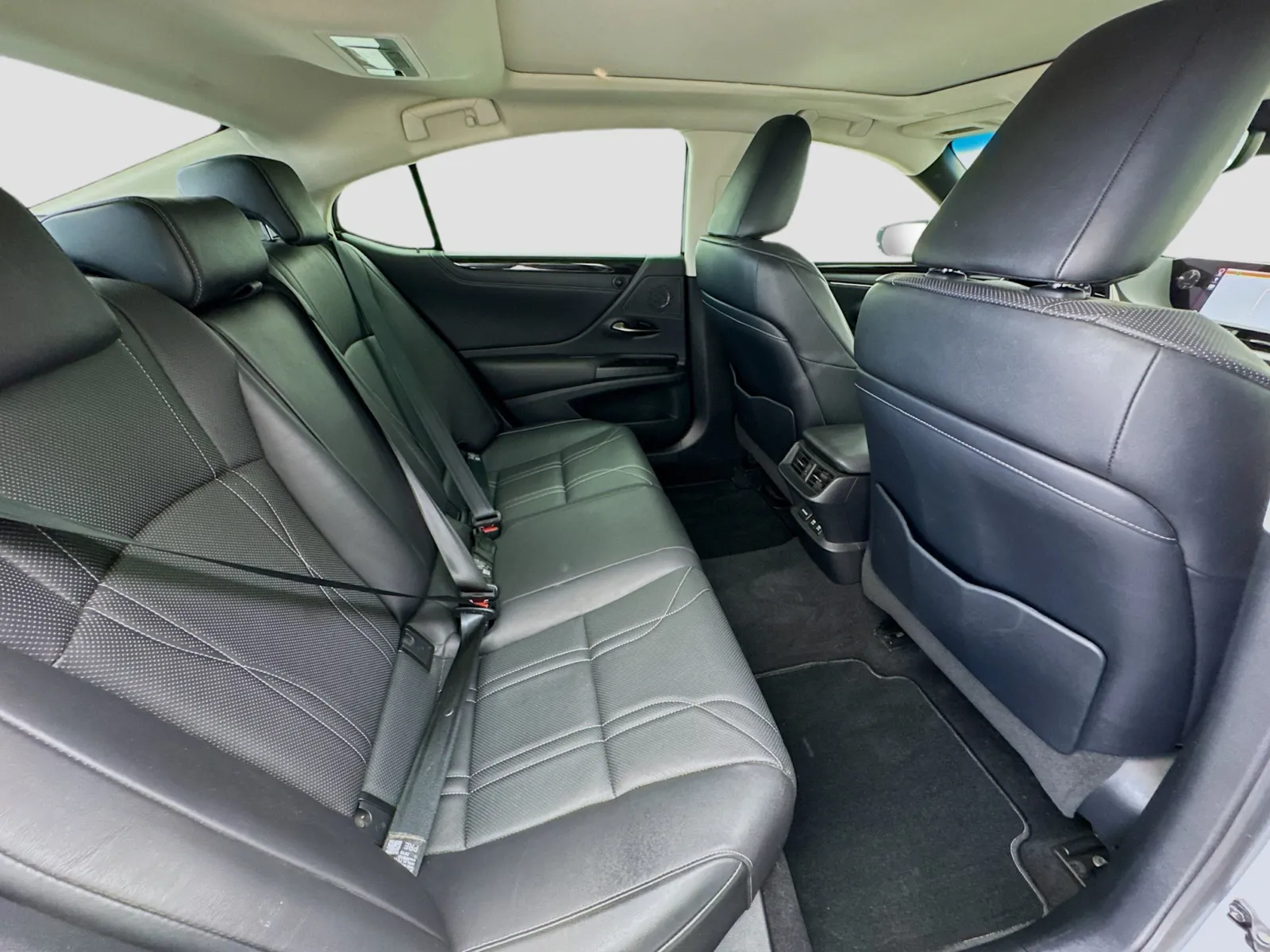 Lexus ES photo 19