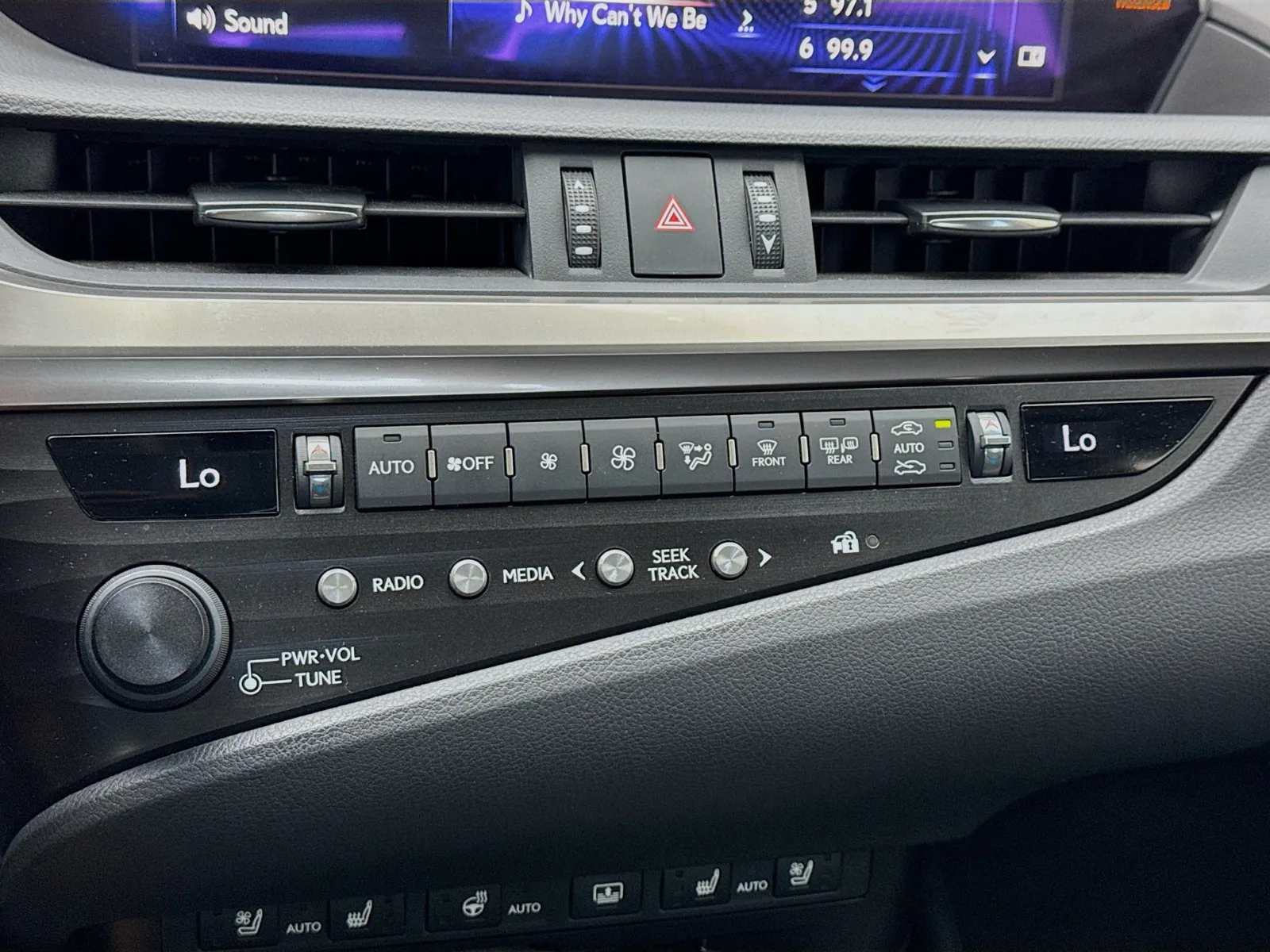 Lexus ES photo 12
