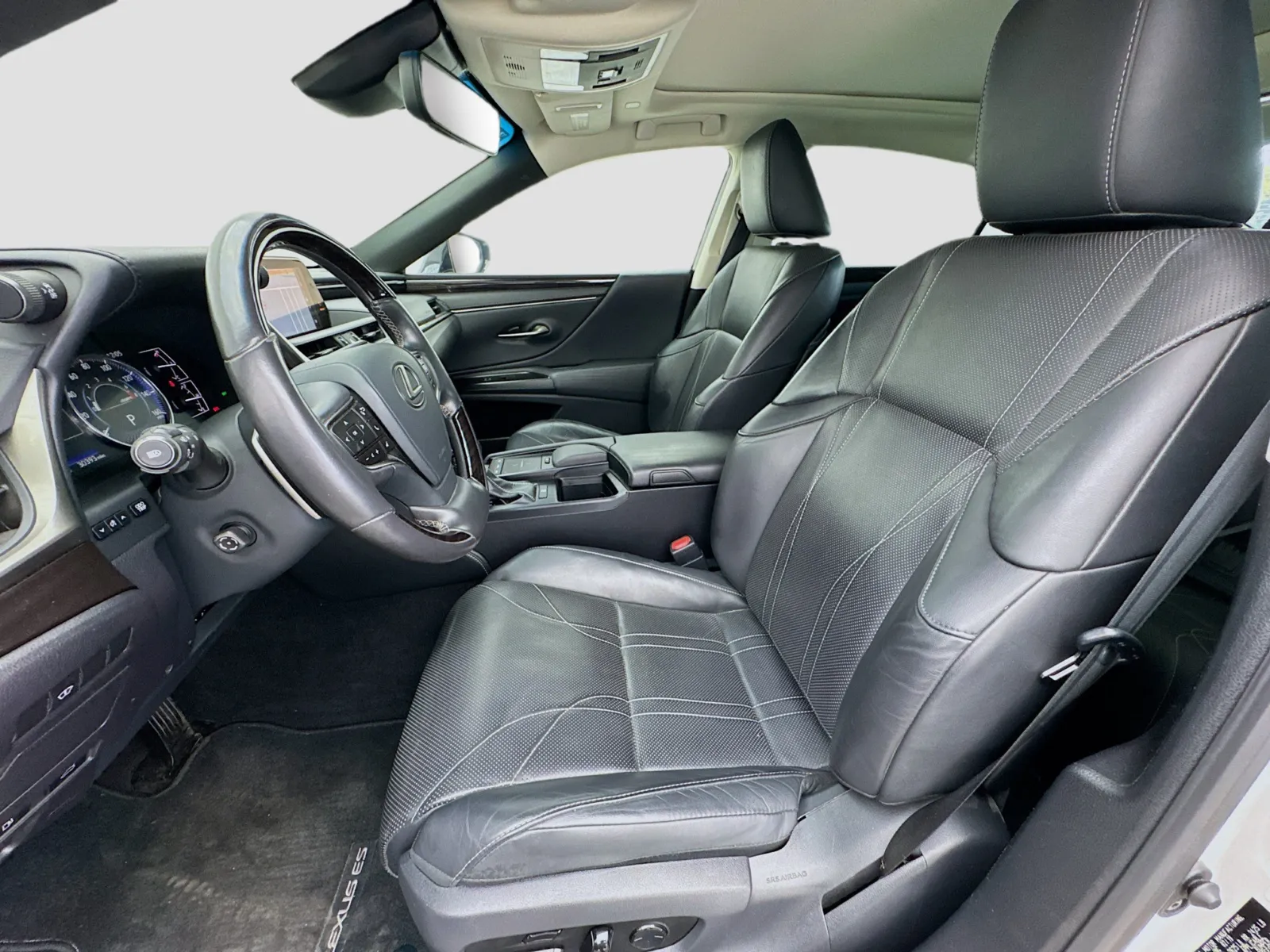 Lexus ES photo 13