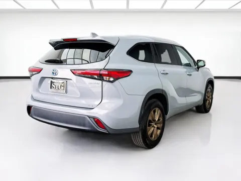 More photos of 2023 Toyota Highlander Bronze Edition at STG Bellflower, CA