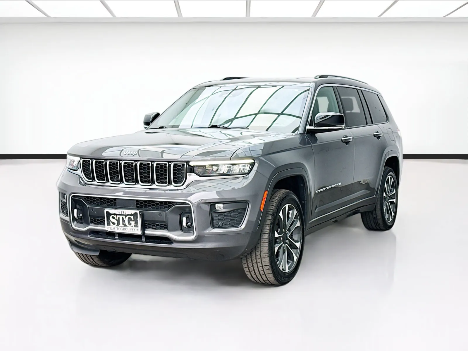 Gray 2023 Jeep Grand Cherokee L Overland for sale in Bellflower, CA