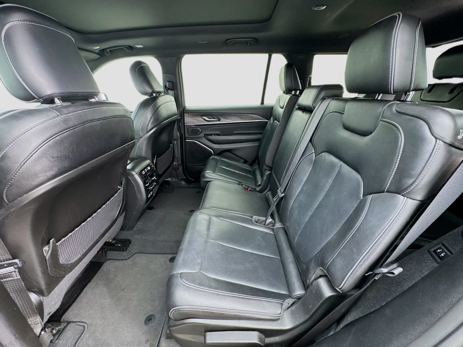 Jeep Grand Cherokee L photo 16
