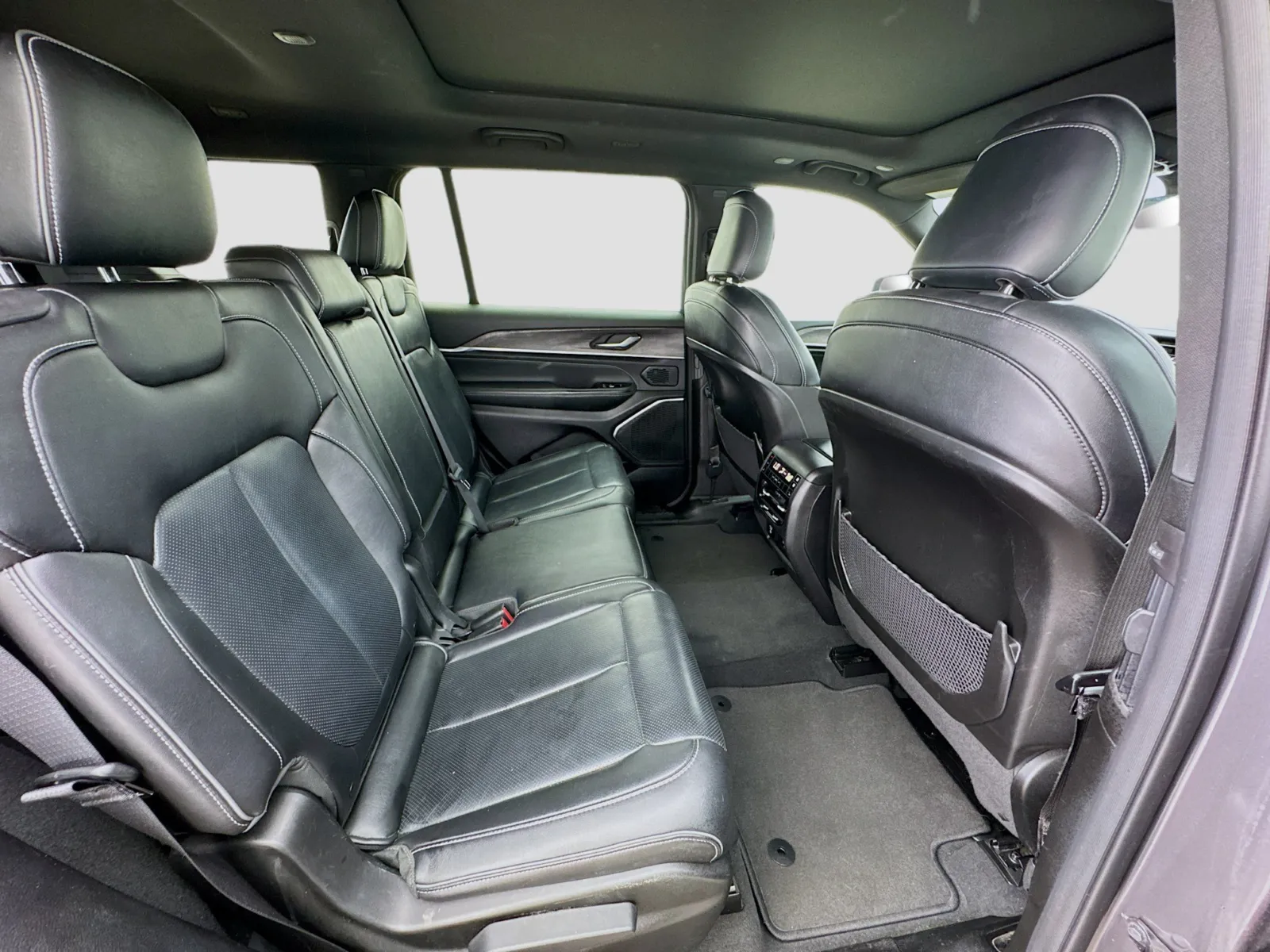 Jeep Grand Cherokee L photo 21