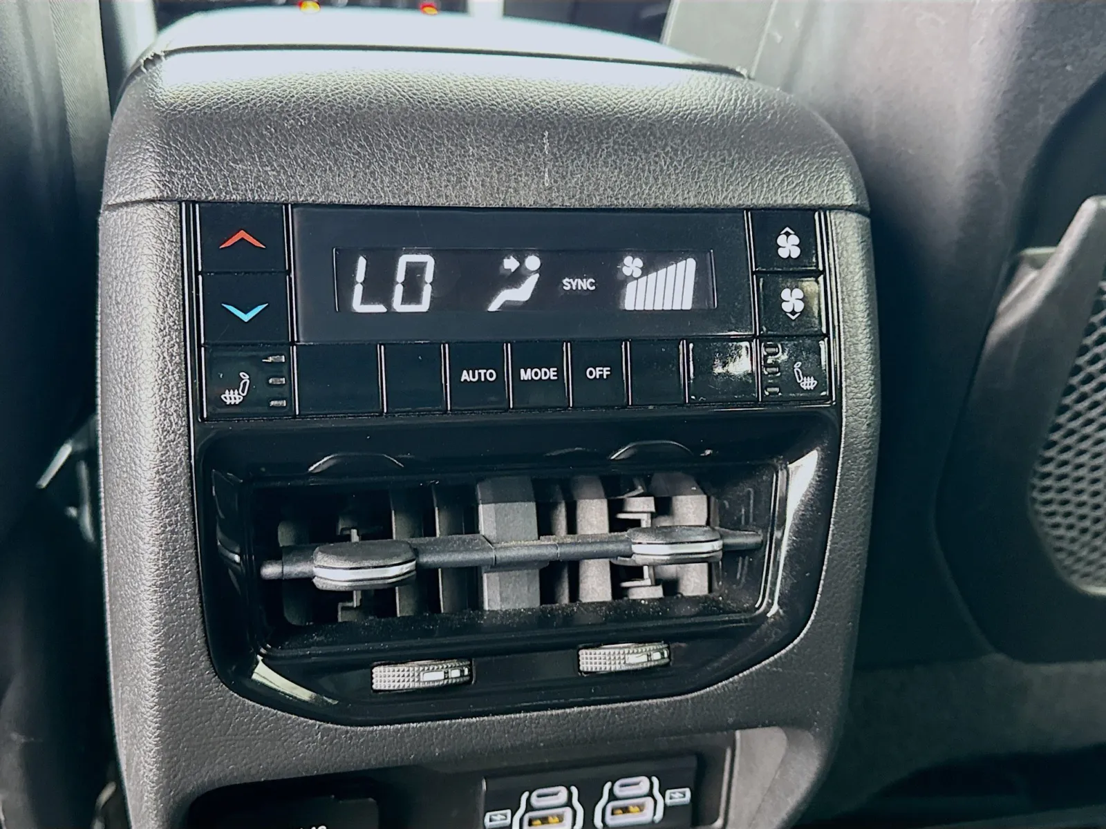 Jeep Grand Cherokee L photo 18