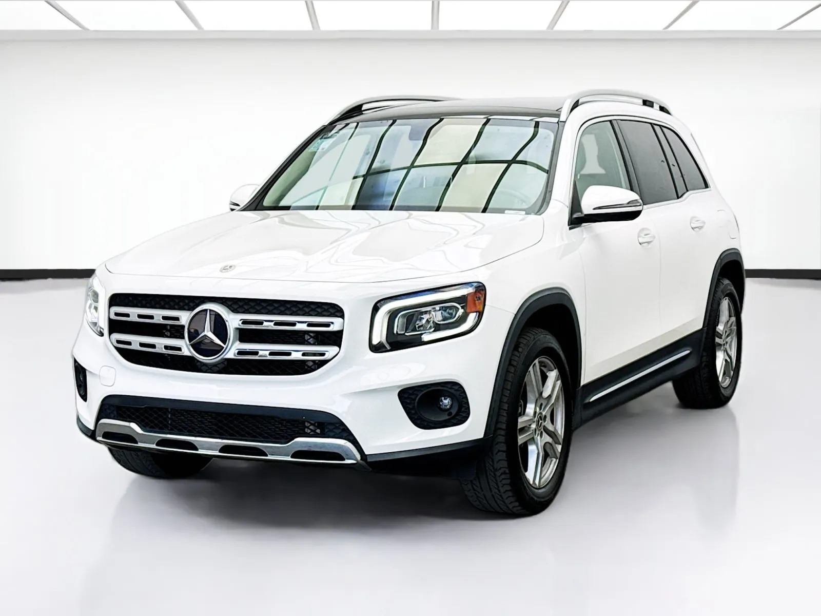 White 2023 Mercedes-Benz GLB 250 for sale in Bellflower, CA