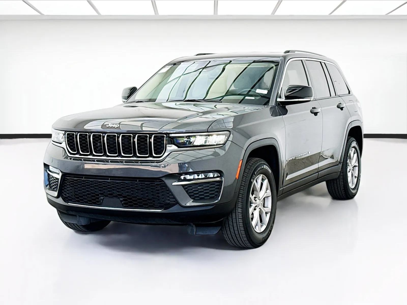 Gray 2022 Jeep Grand Cherokee Limited for sale in Bellflower, CA