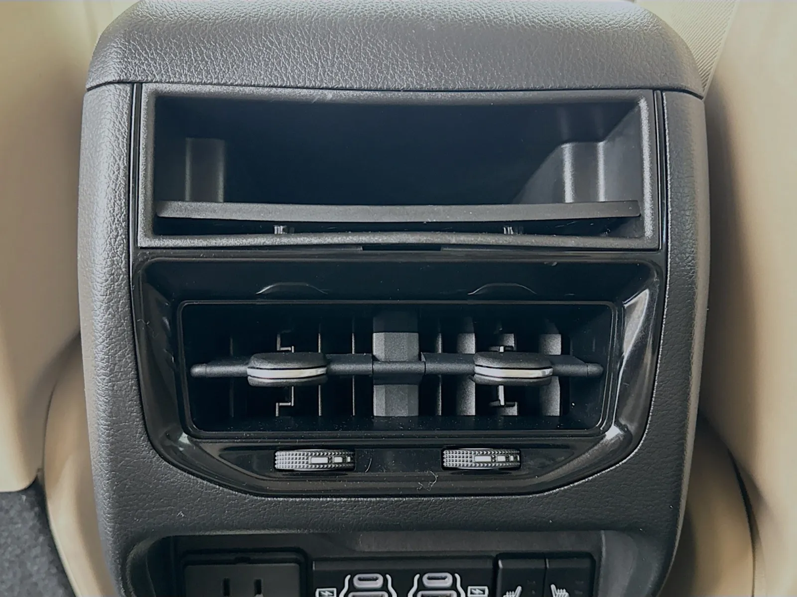 Jeep Grand Cherokee photo 17