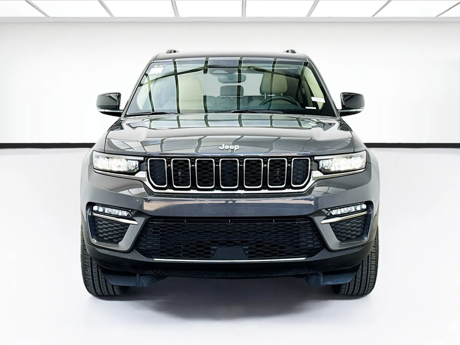 Jeep Grand Cherokee photo 2