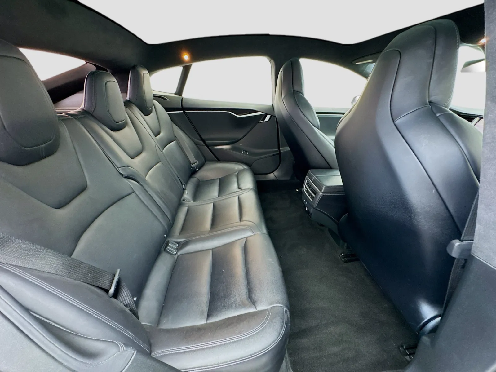 Tesla Model S photo 18