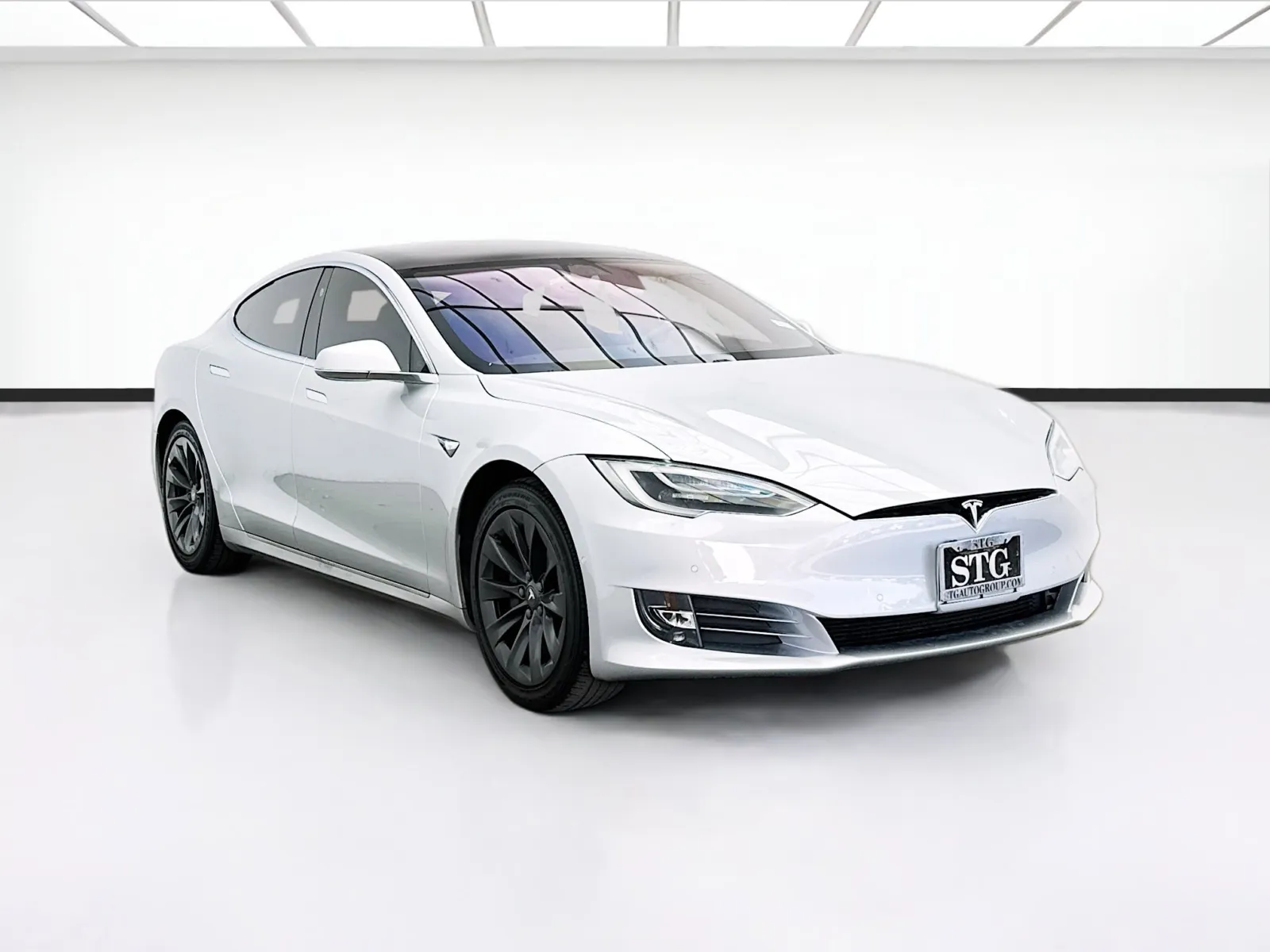 Tesla Model S photo 3