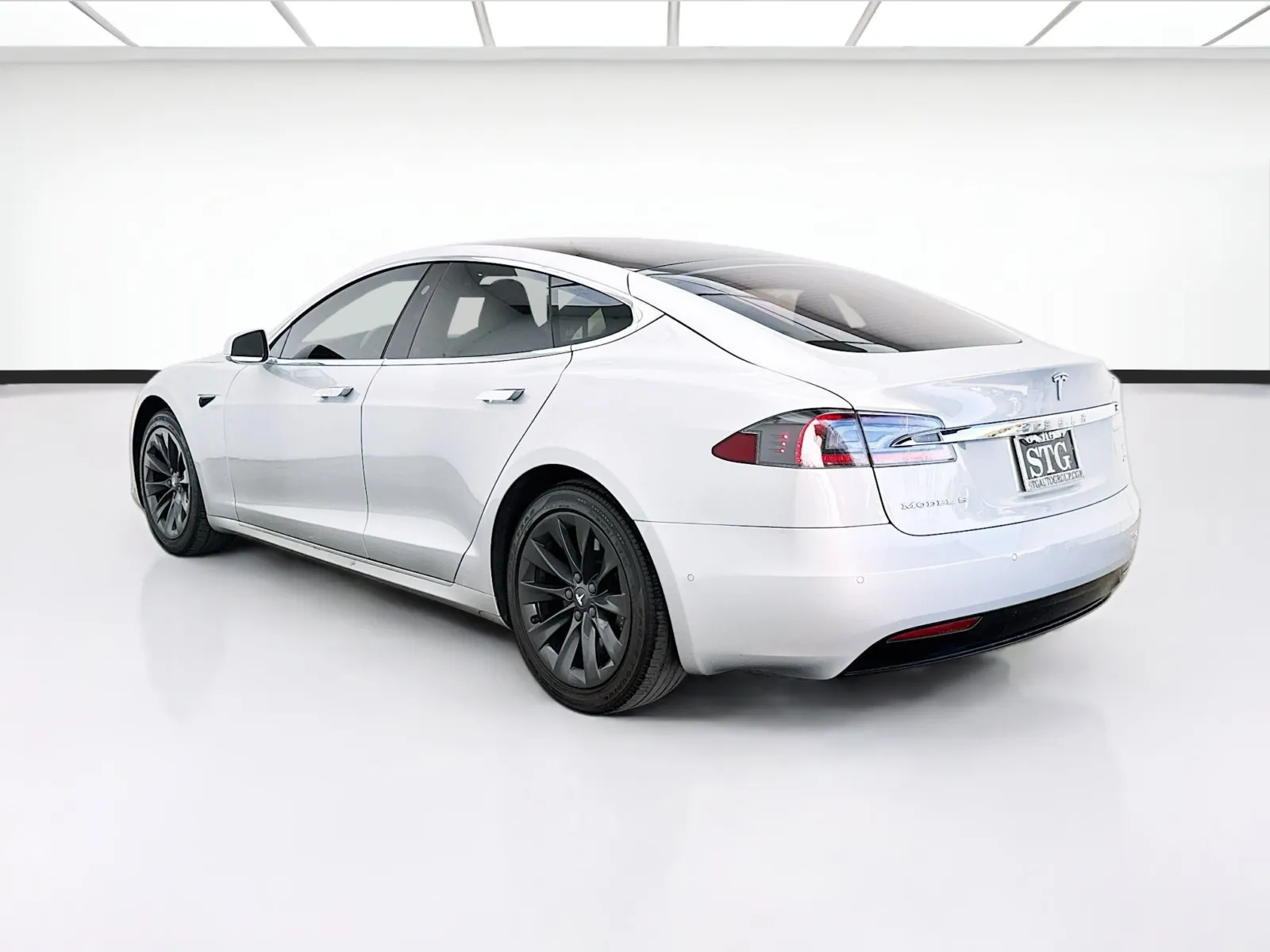 Tesla Model S photo 6
