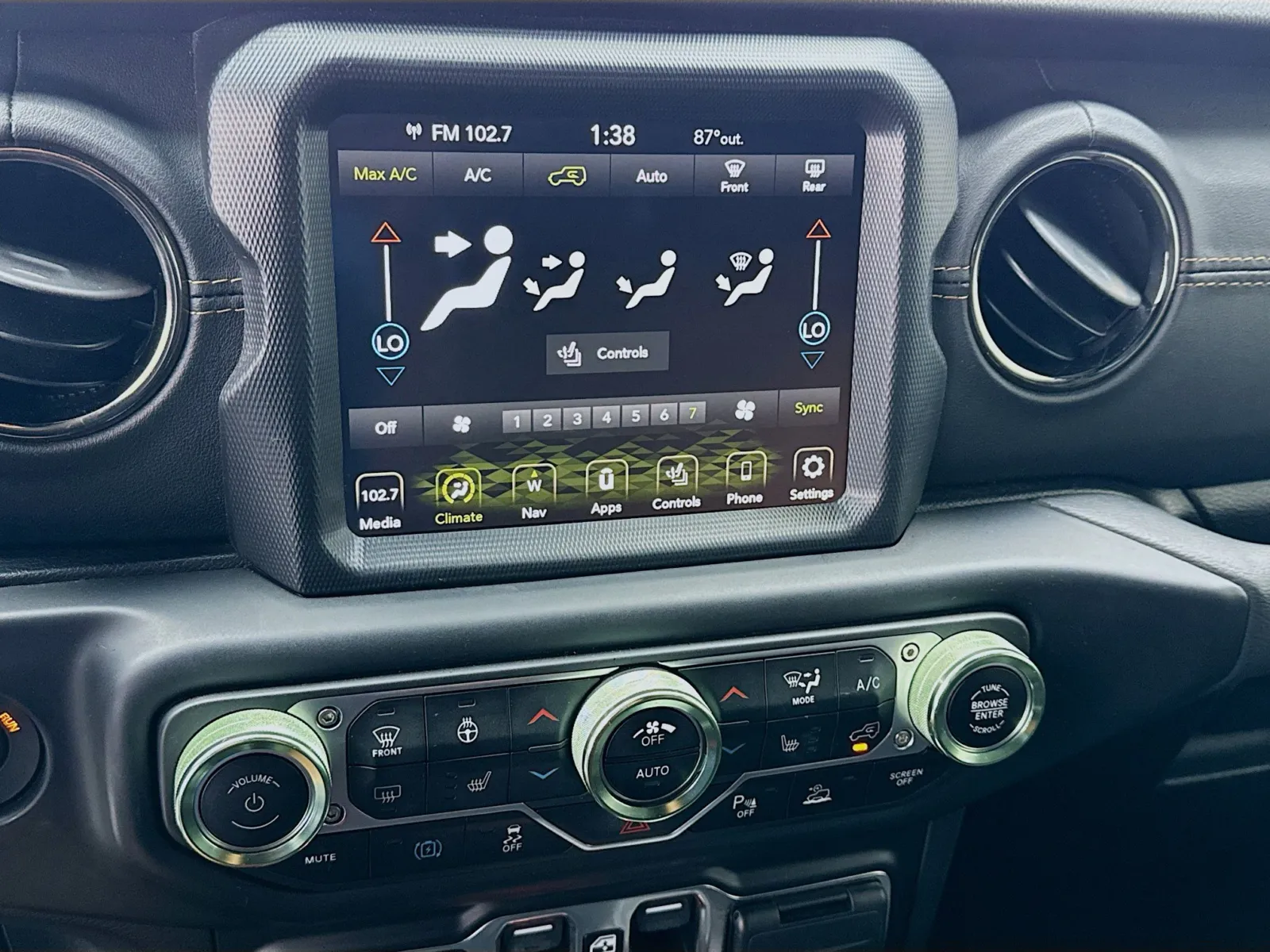 Jeep Wrangler photo 12