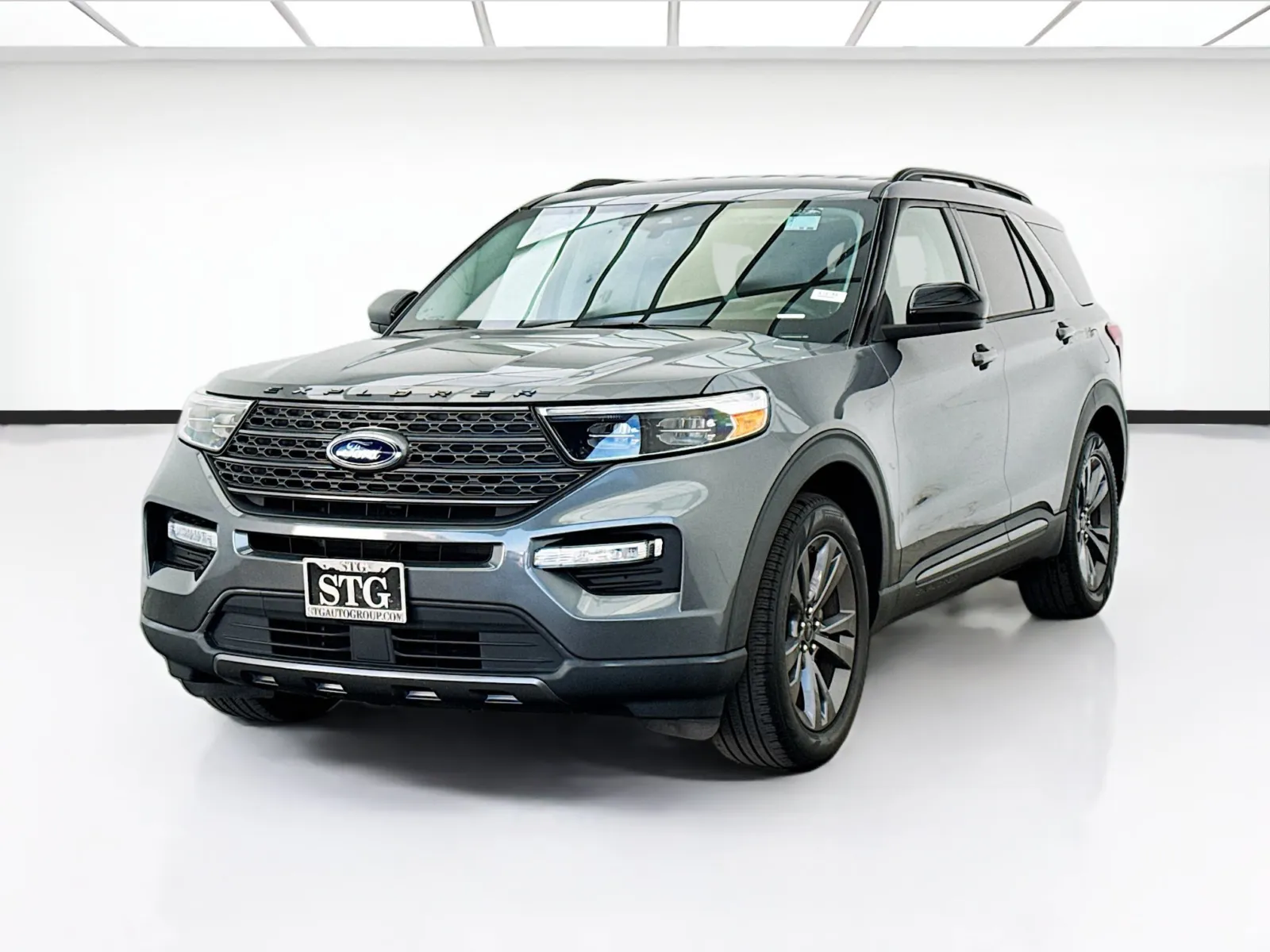 Gray 2022 Ford Explorer XLT for sale in Bellflower, CA