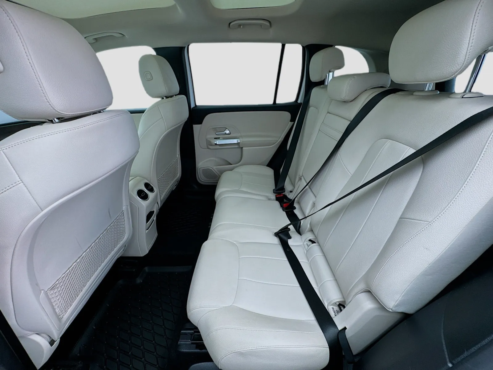 Mercedes-Benz GLB photo 16