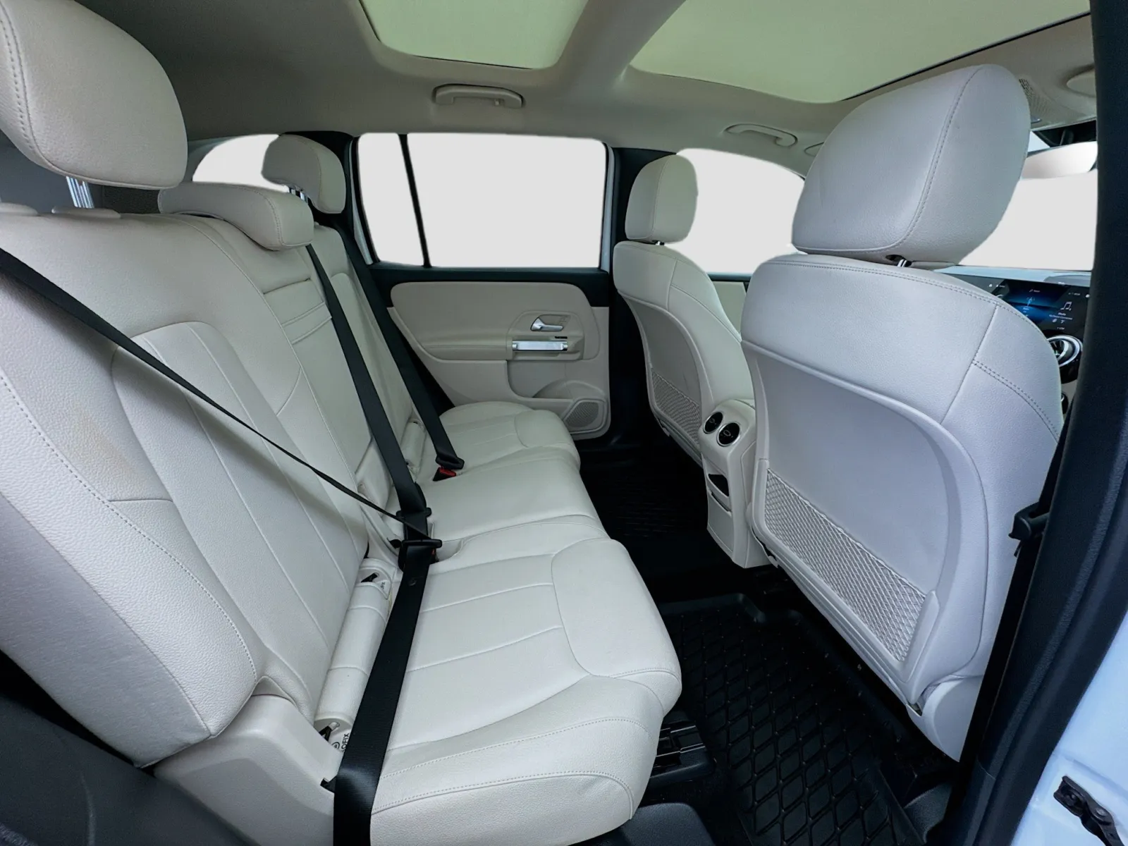 Mercedes-Benz GLB photo 19