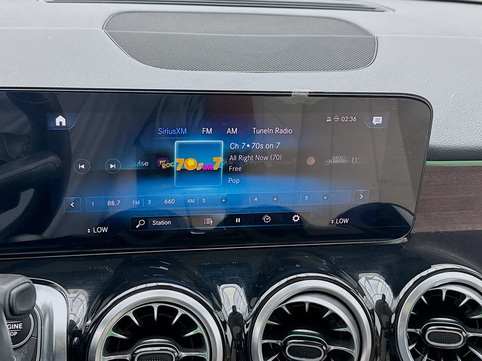 Mercedes-Benz GLB photo 11