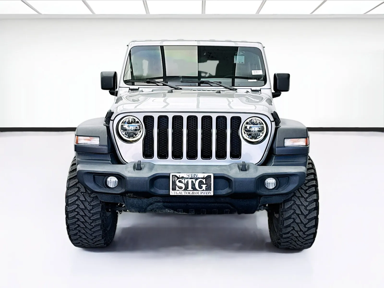 Jeep Wrangler photo 2