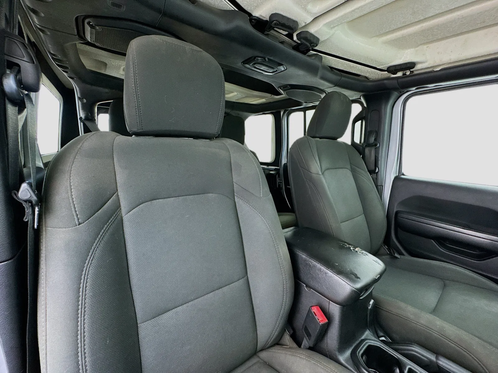 Jeep Wrangler photo 19