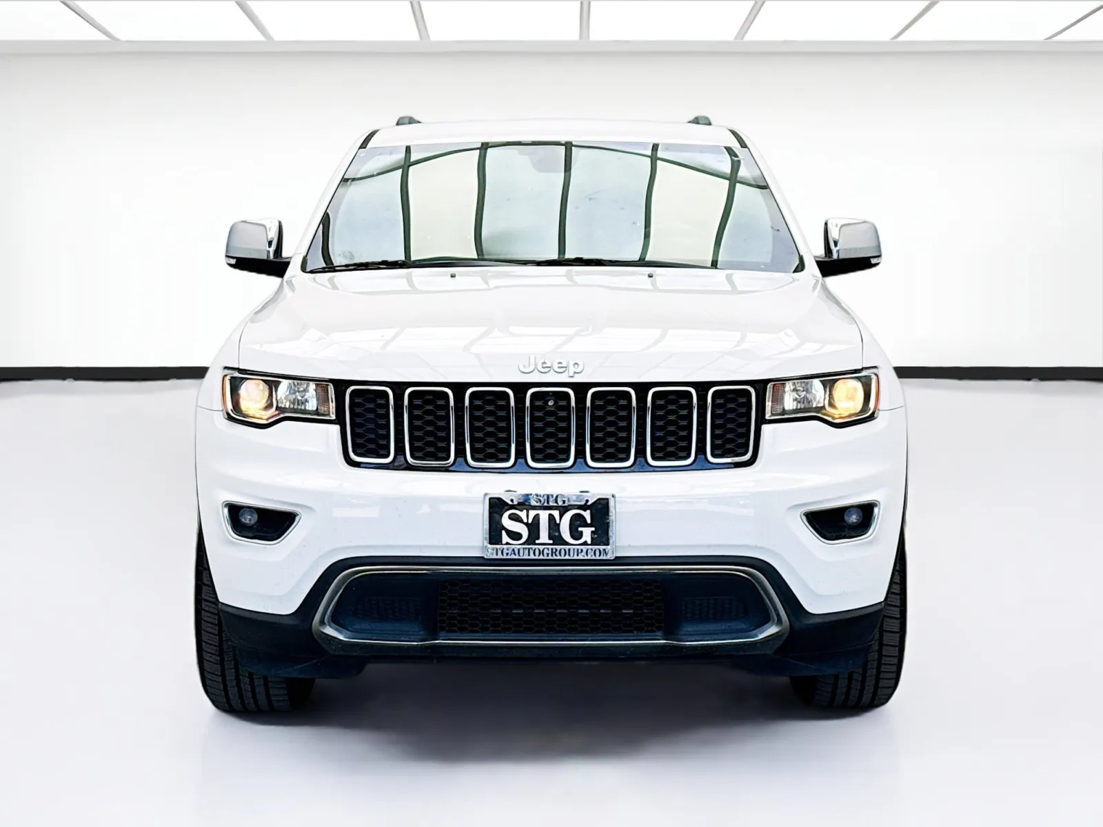 Jeep Grand Cherokee photo 2