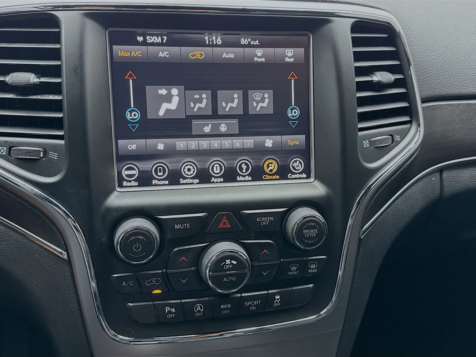 Jeep Grand Cherokee photo 12