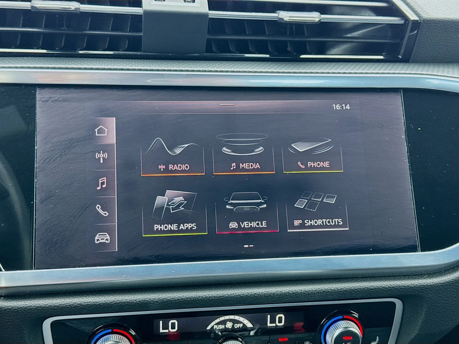 Audi Q3 photo 9