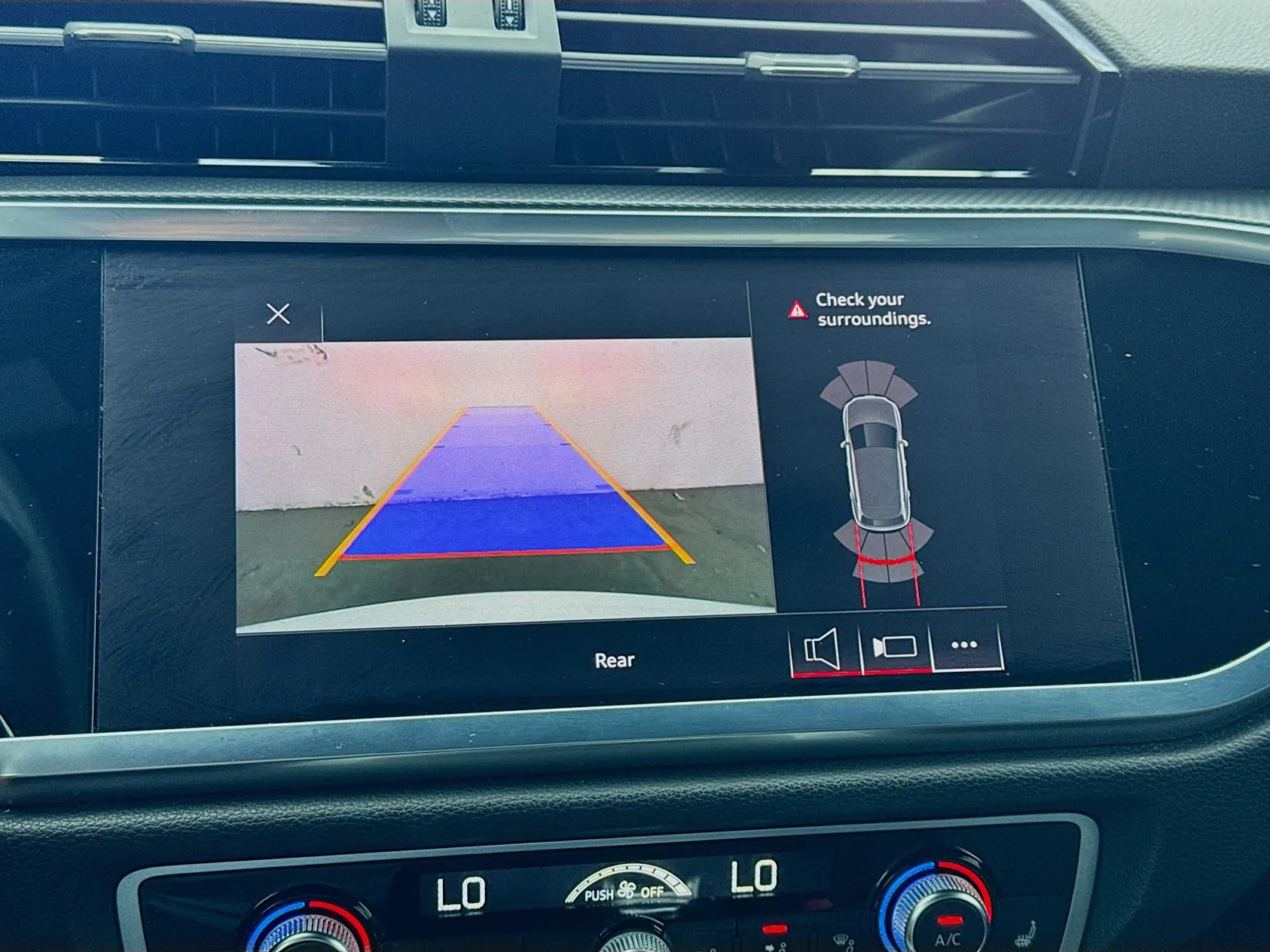 Audi Q3 photo 10