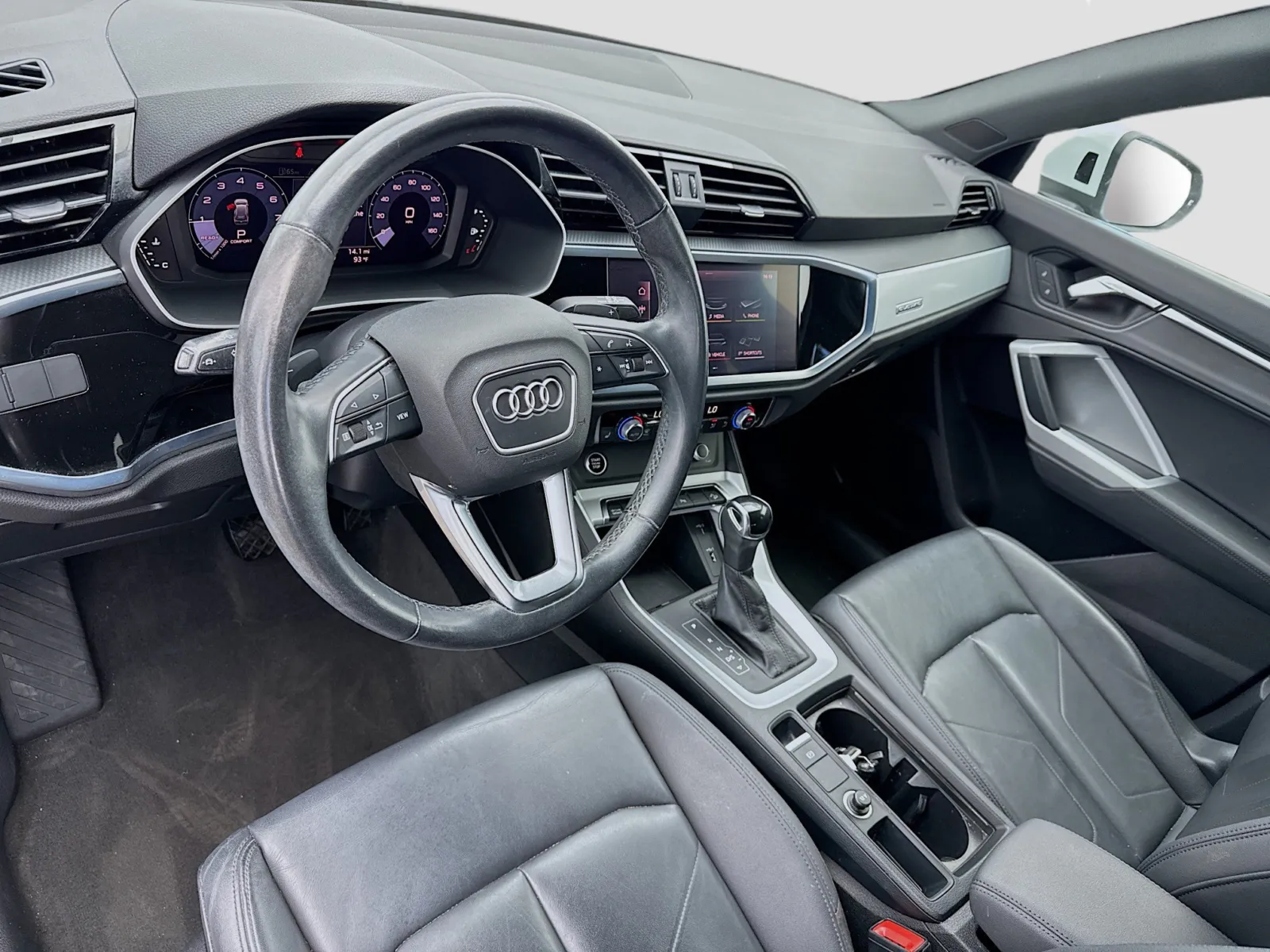 Audi Q3 photo 7