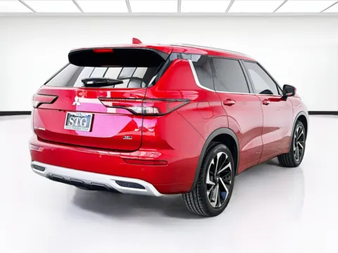 More photos of 2022 Mitsubishi Outlander SEL at STG Bellflower, CA