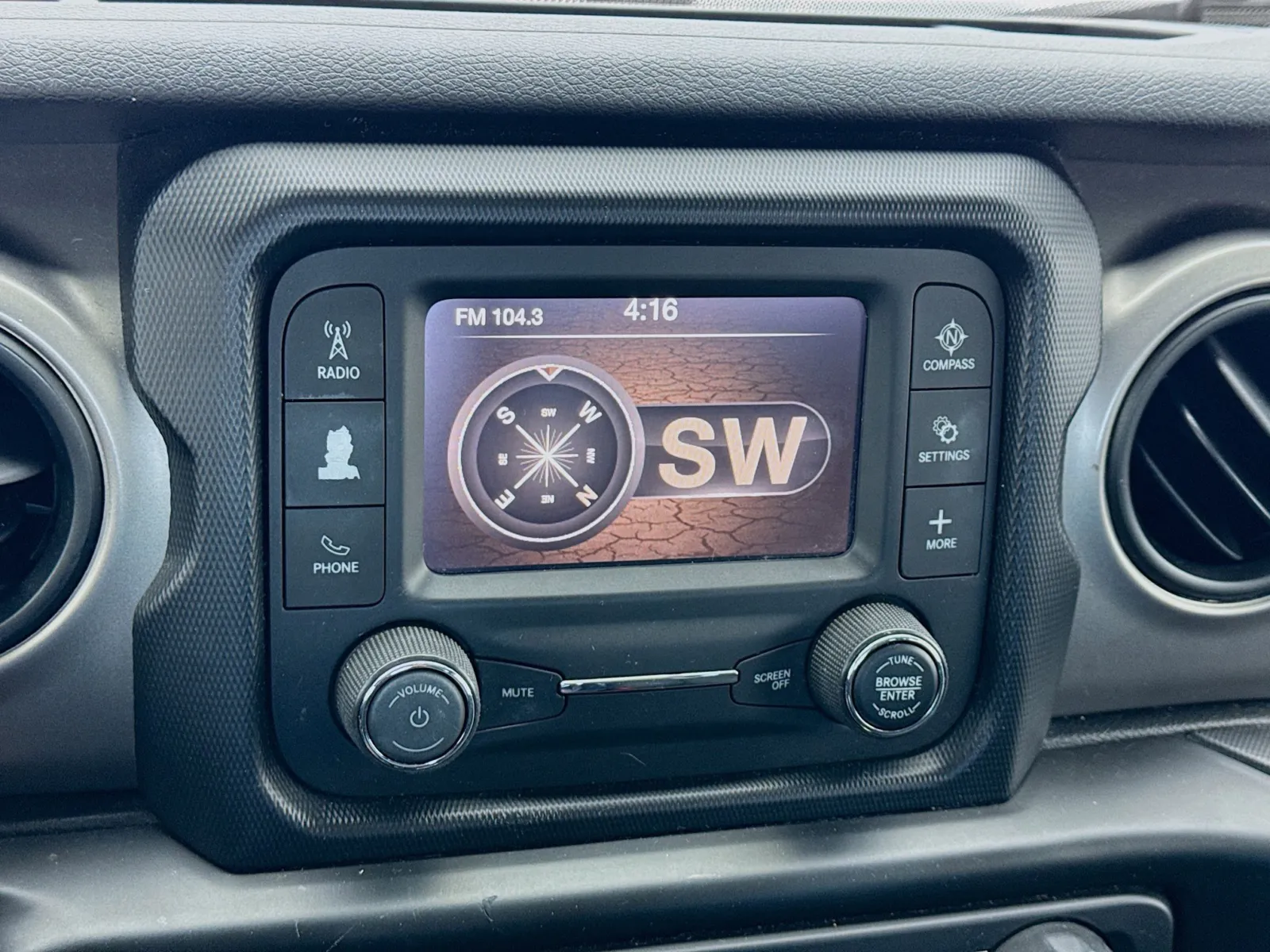 Jeep Wrangler photo 9