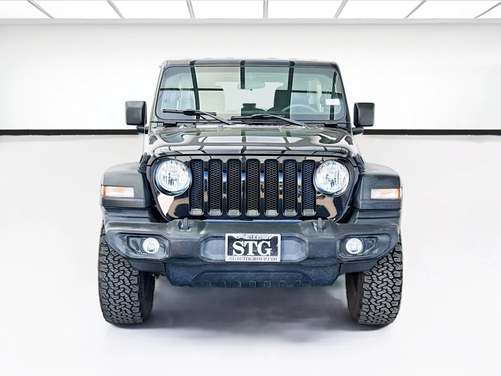 Jeep Wrangler photo 2