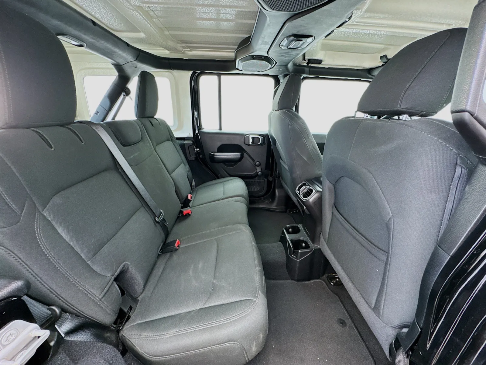 Jeep Wrangler photo 18