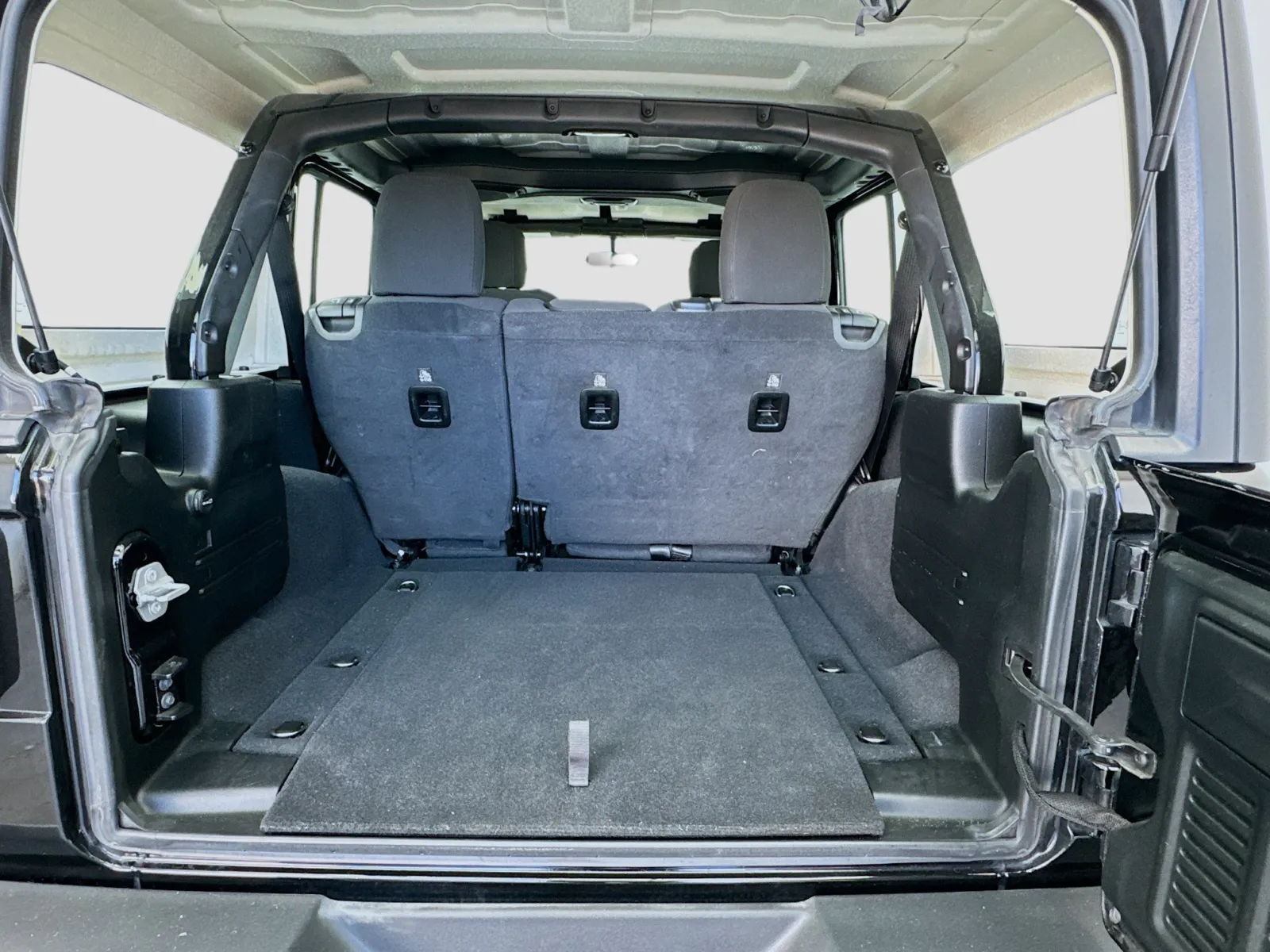 Jeep Wrangler photo 17