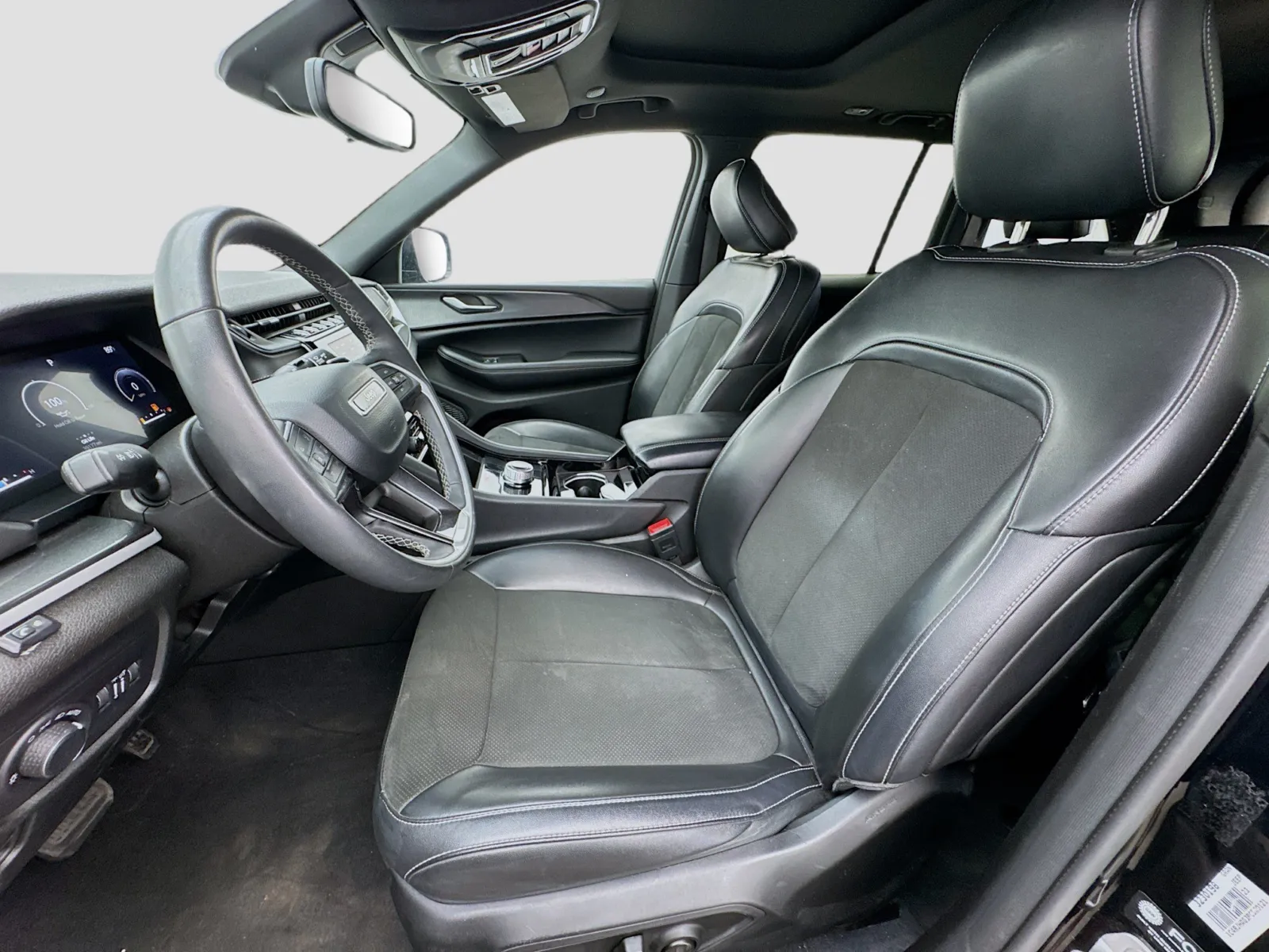 Jeep Grand Cherokee photo 13
