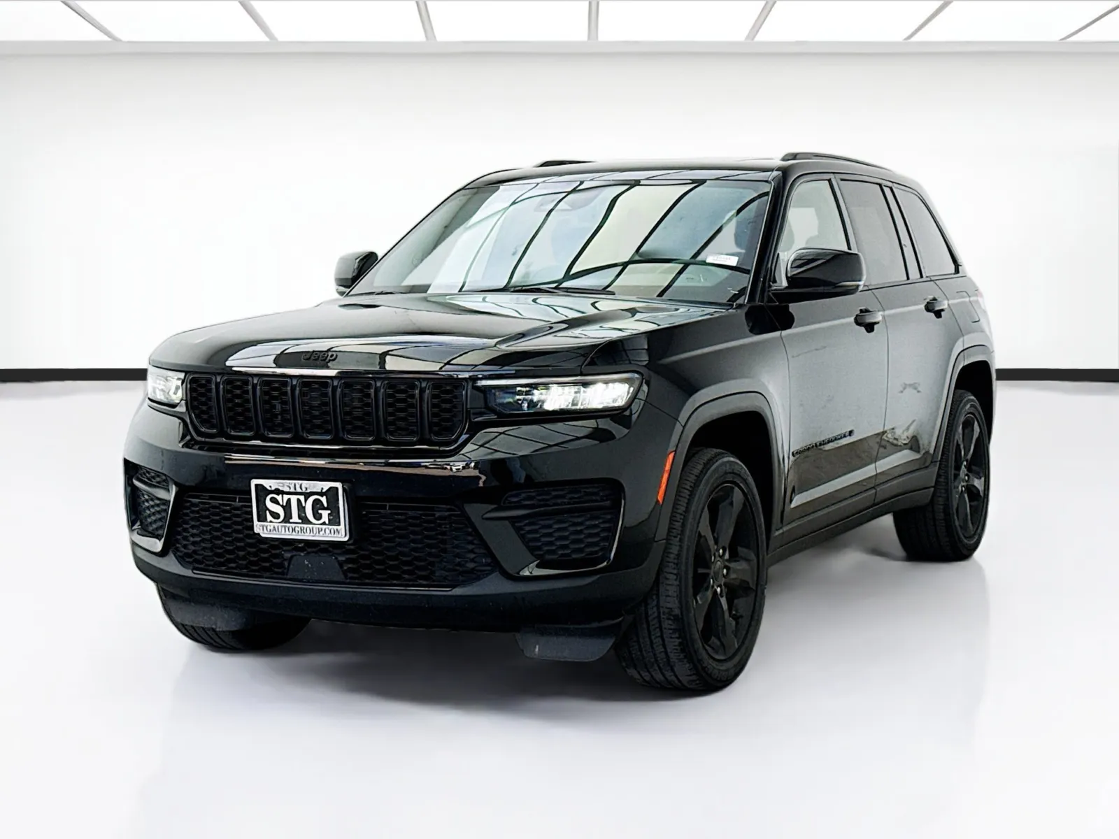 Black 2023 Jeep Grand Cherokee Altitude X w/Appearance Package for sale in Bellflower, CA