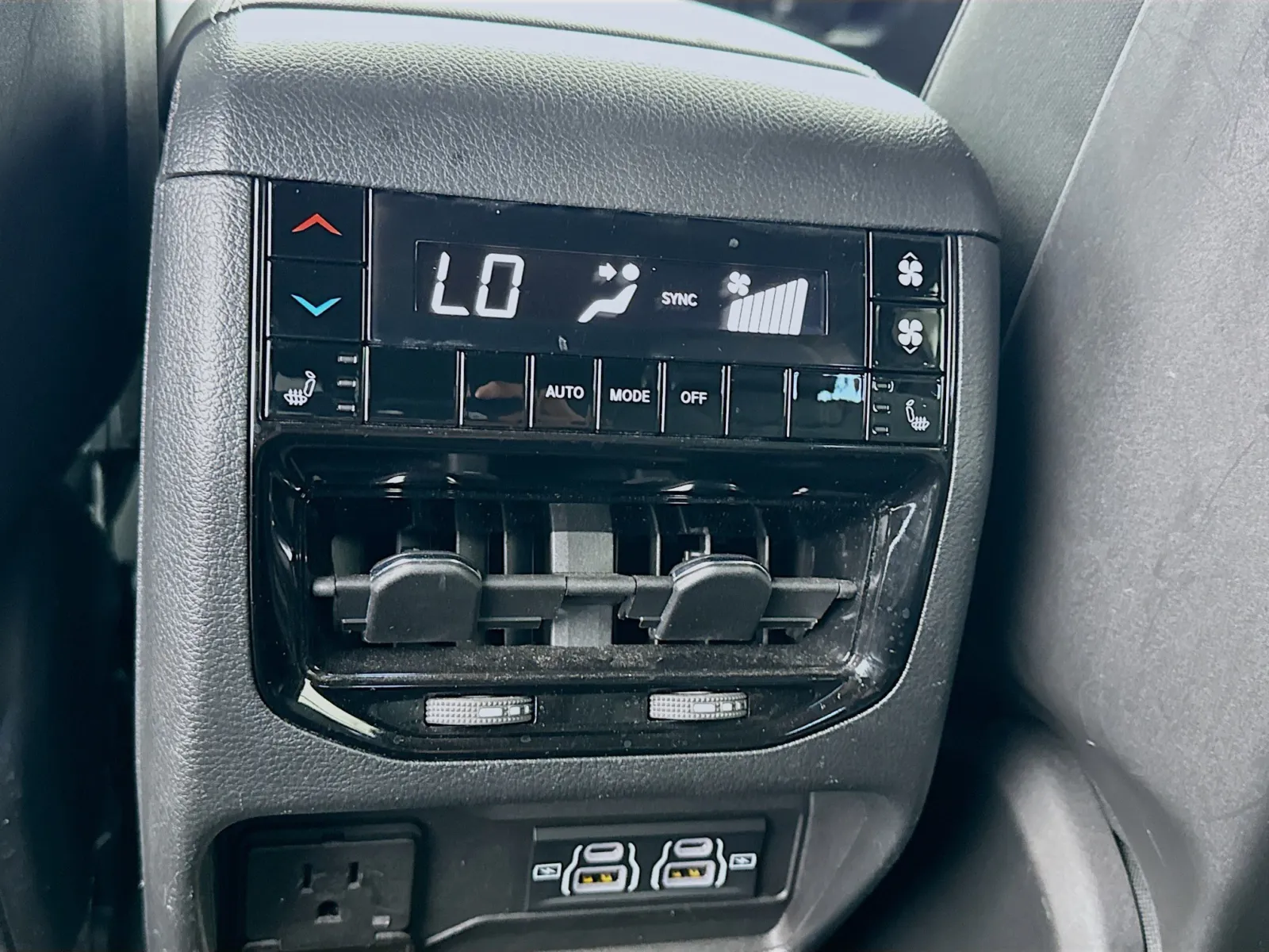 Jeep Grand Cherokee L photo 17