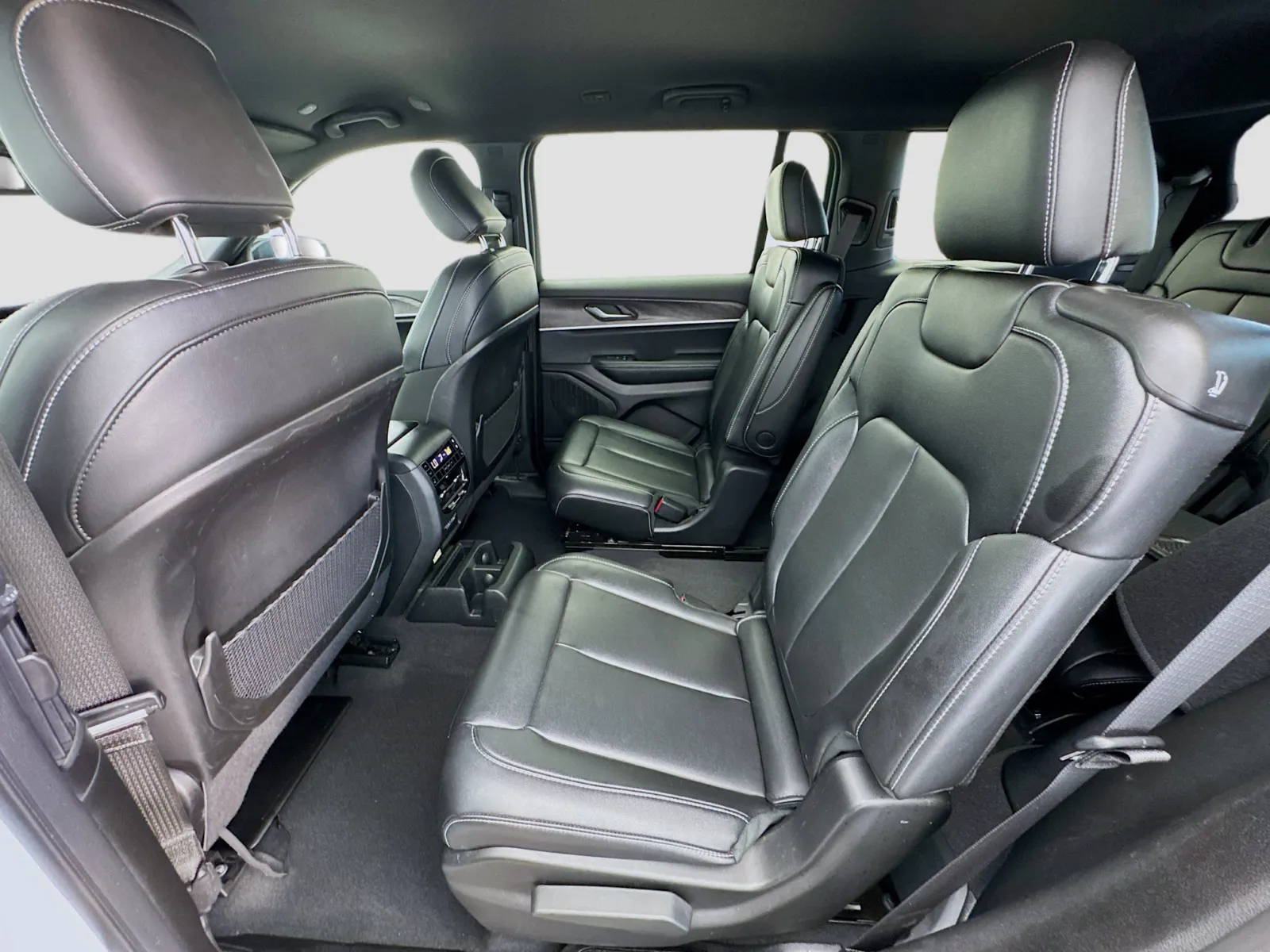 Jeep Grand Cherokee L photo 15