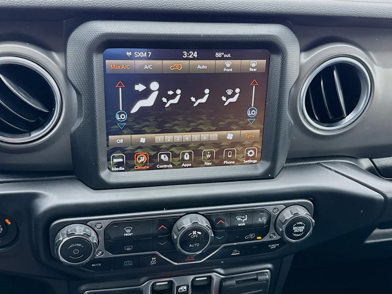 Jeep Wrangler photo 12