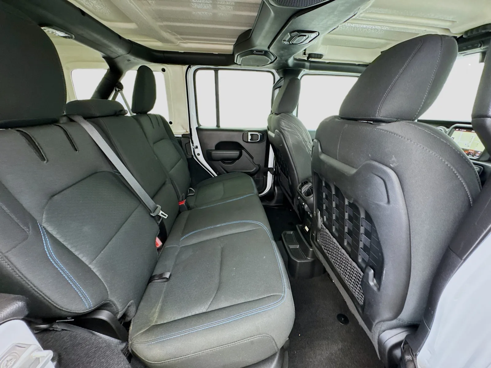 Jeep Wrangler photo 19