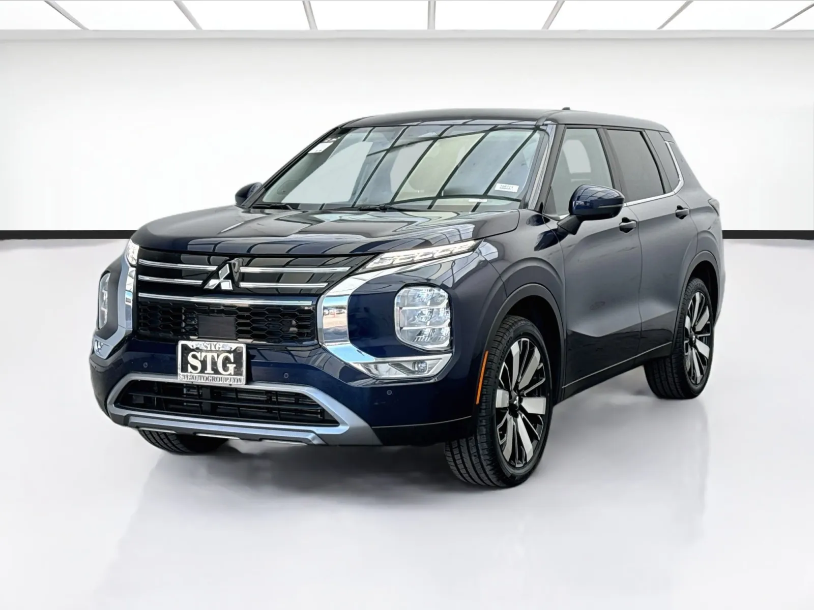 Blue 2025 Mitsubishi Outlander SE for sale in Bellflower, CA