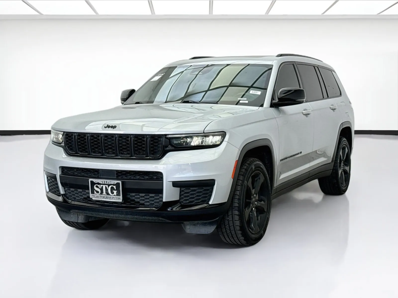 Silver 2022 Jeep Grand Cherokee L Altitude for sale in Bellflower, CA