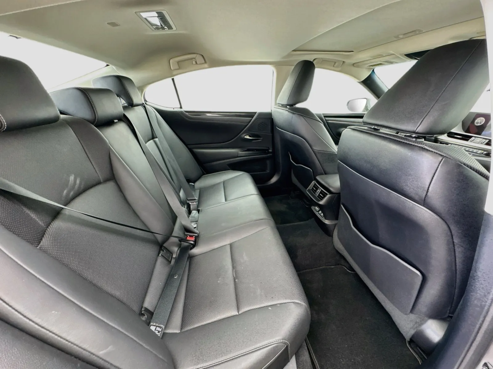 Lexus ES photo 19